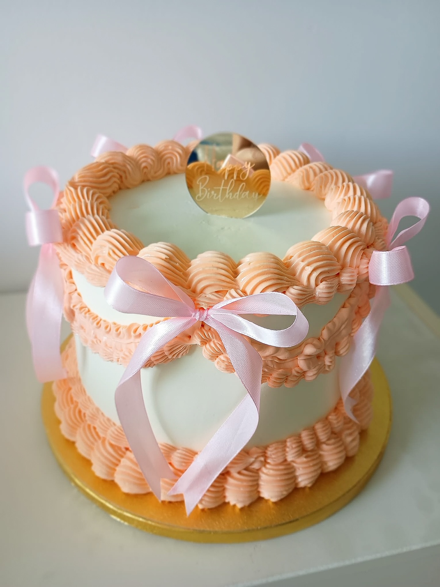 Tarta con lazos rosados